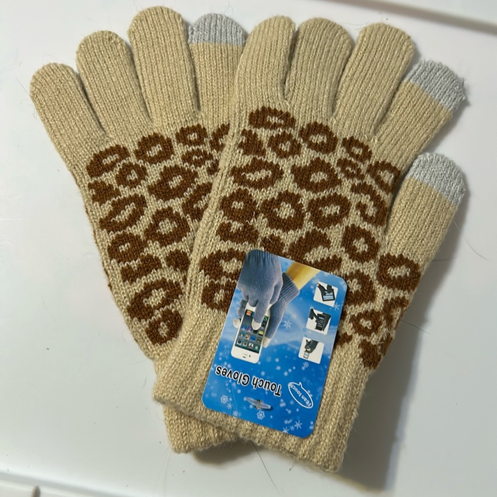touch screen gloves in animal print NWT